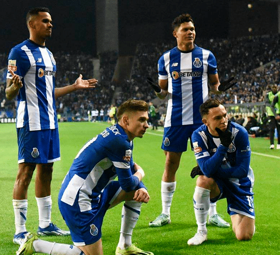 包含今晚葡超焦点战；达拉斯独行侠遗憾出局；话题不断；球探报告显示潜力的词条